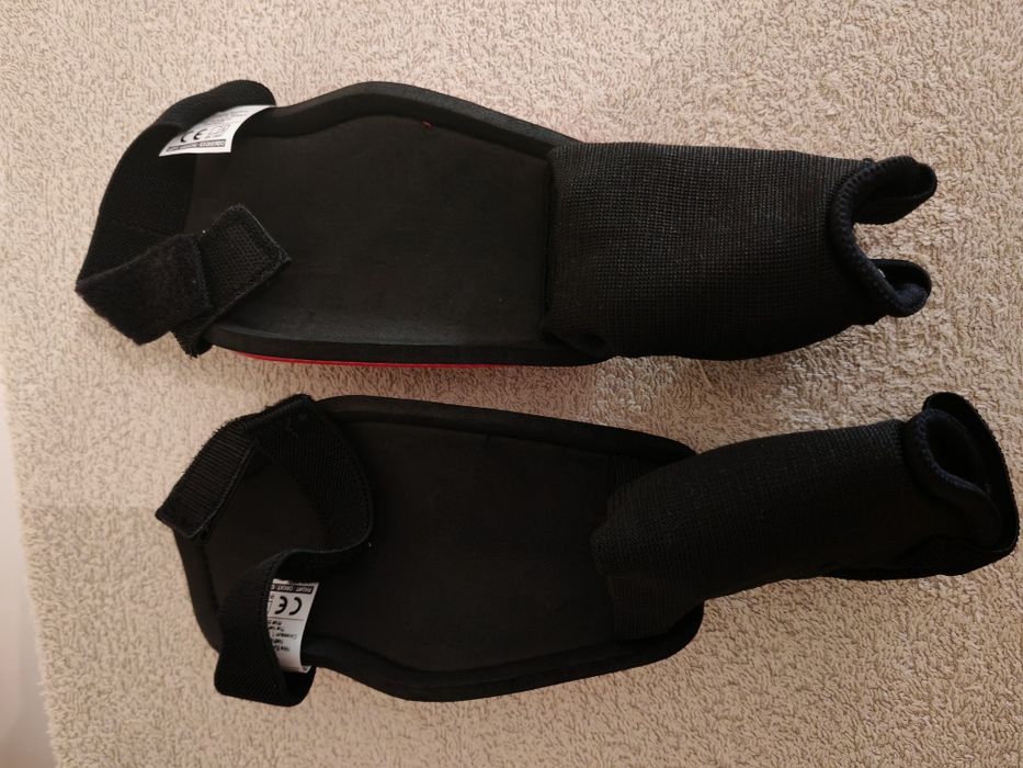 Nike charge Youth guards