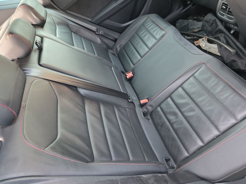 Fotele wnętrze boczki tapicerki drzwi seat ateca FR czarna skóra elek