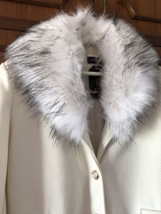 Casaco branco com pelo