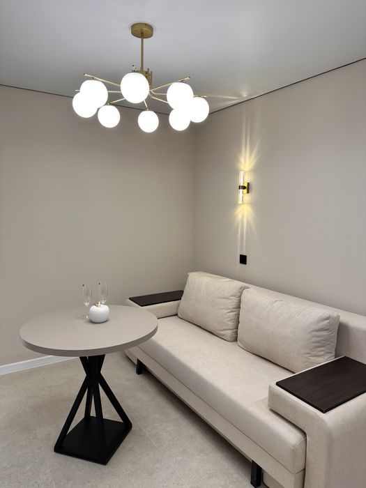 Продаж сучасної 2 кімнатної квартири по вул. Смакули