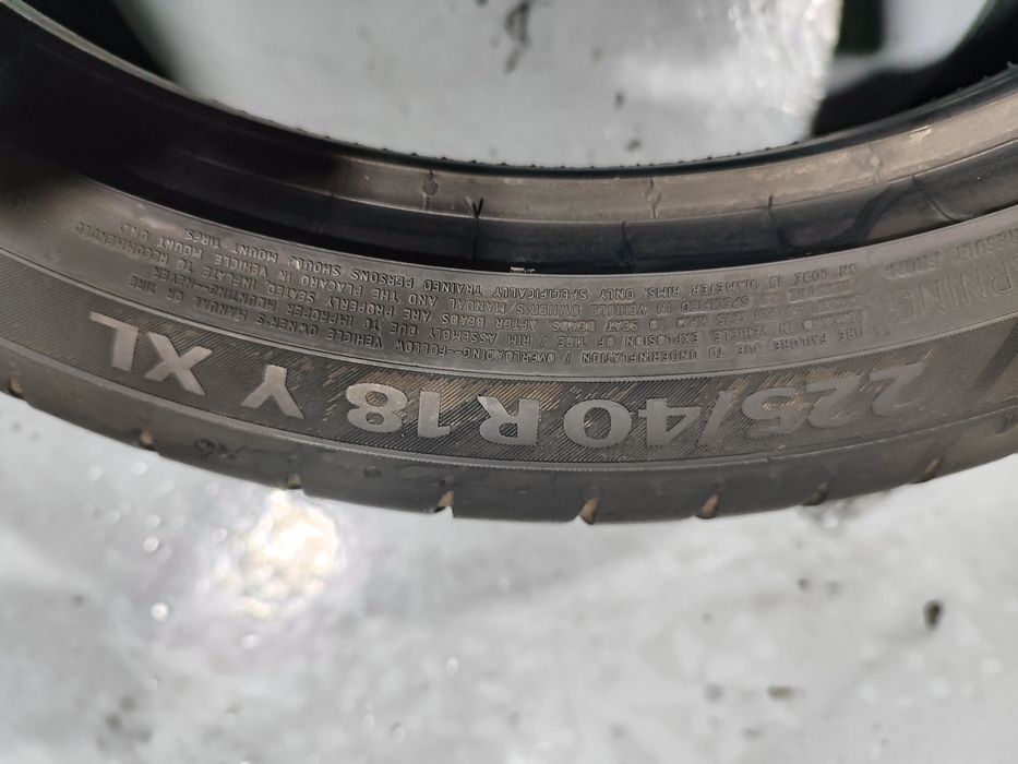 2 pneus semi novos 225-40R18 Continental - Oferta dos Portes - 140 Eur