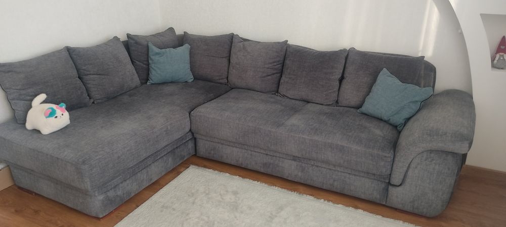 Диван кутовий, в гарному стані