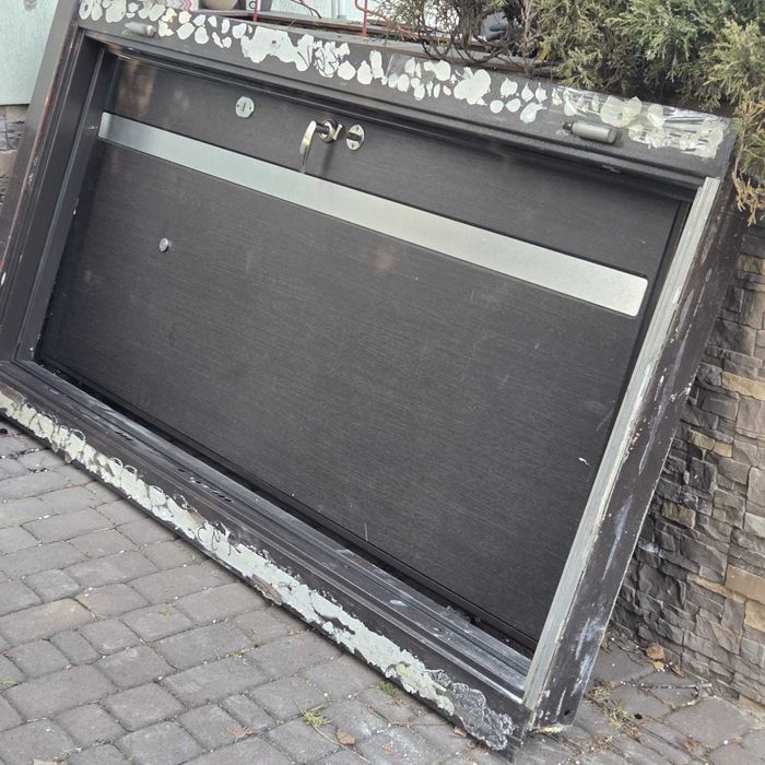 Продам металеві броньовані двері