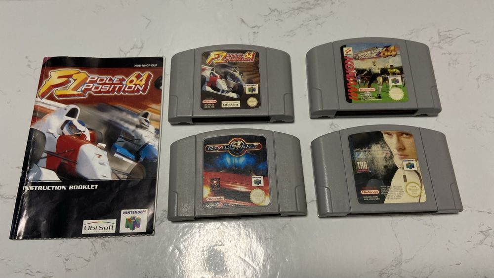 Consola Nintendo 64 + 2 comandos + jogos + acessórios