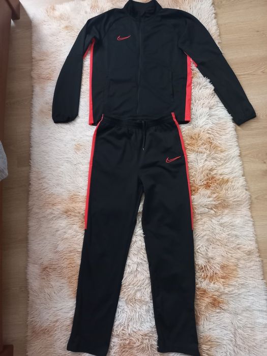 Продам оригінальний костюм Nike