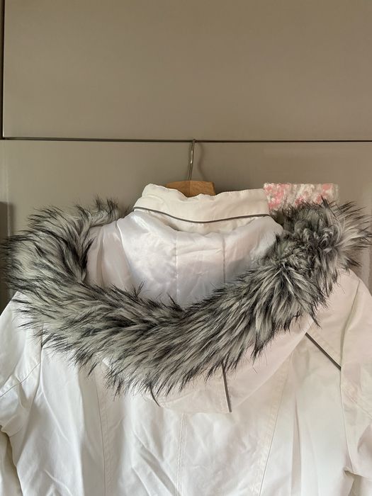 Zimowa kurtka z odpinanym kapturem