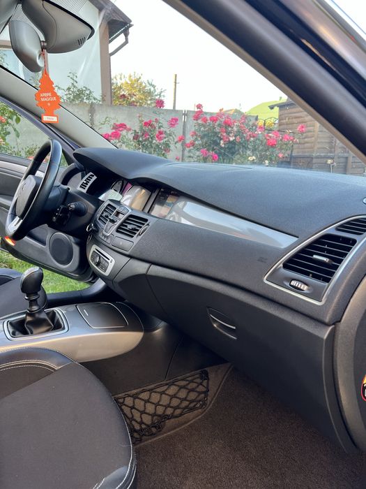 Рено Лагуна 3! 2.0 дизель 2015 рік!