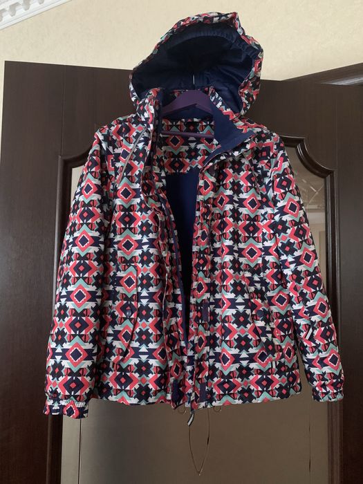 Яскрава демісезонна/лижна куртка на дівчинку 146-152р