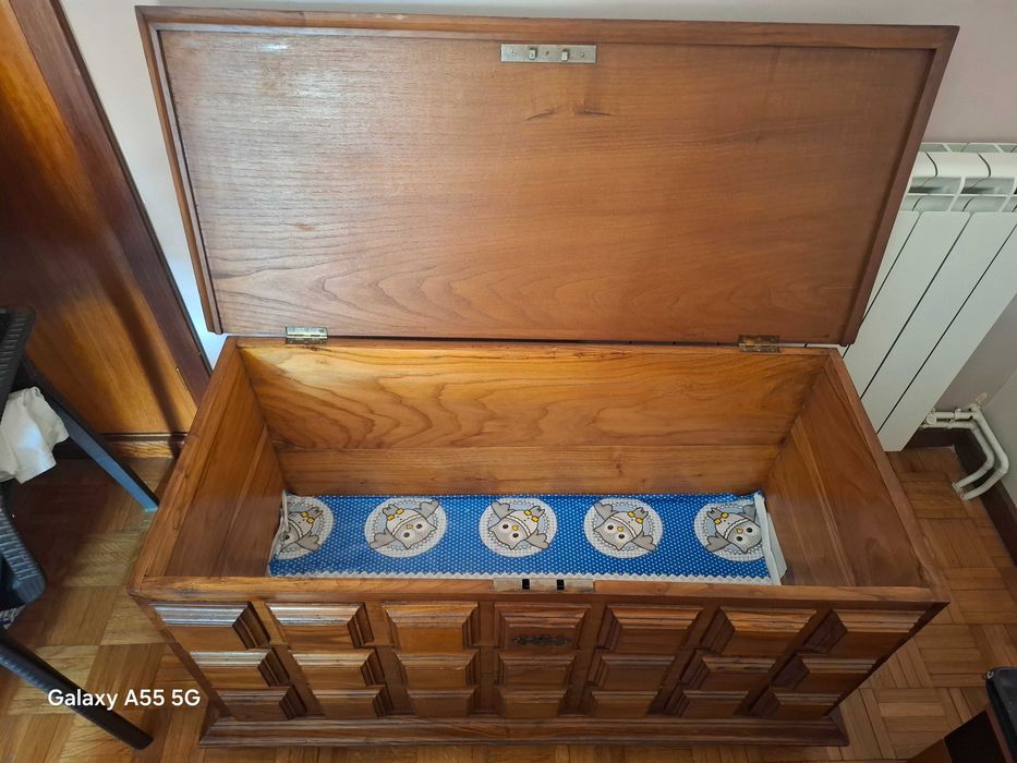 Vendo baú em excelentes condições por 100 euros