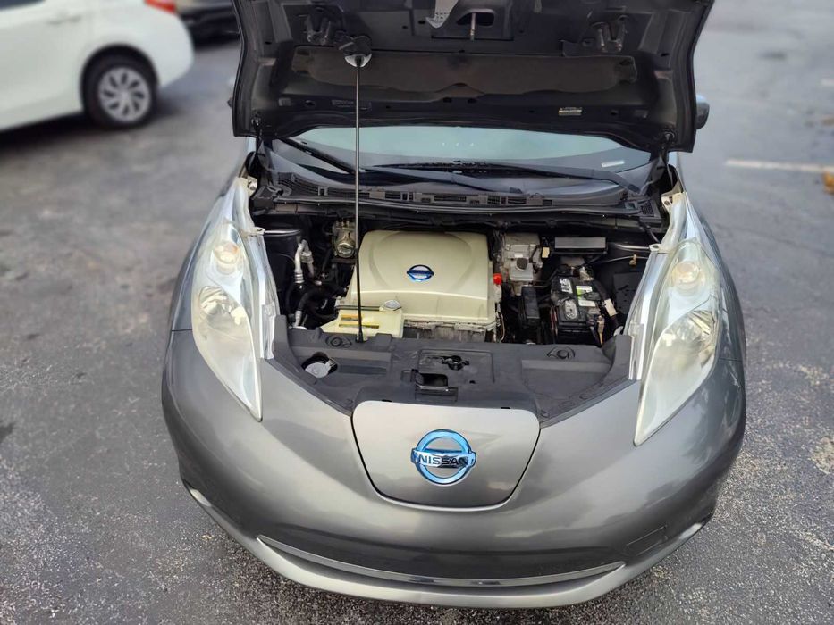 Nissan LEAF SL      2015