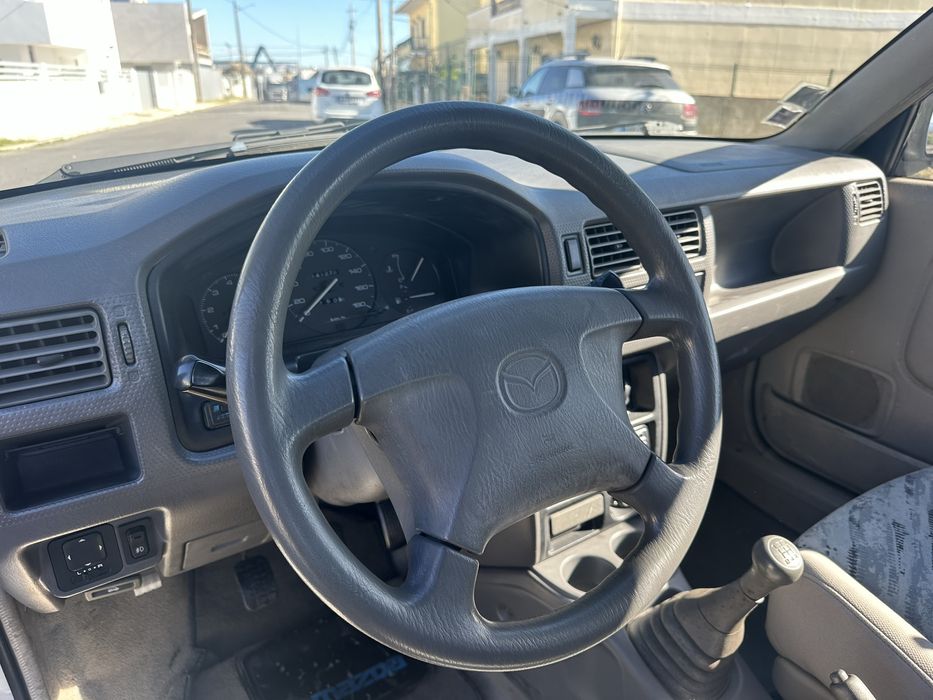 Mazda Demio 1.3 Glx de 1999 a gás