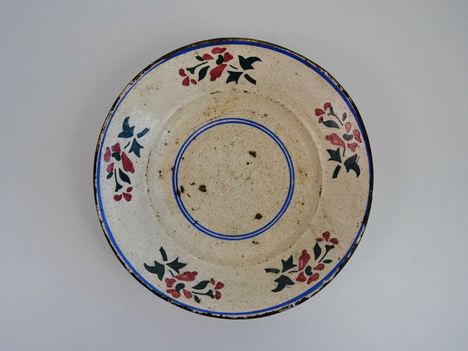 Prato Fundo, em Faiança Portuguesa, SÉC. XIX