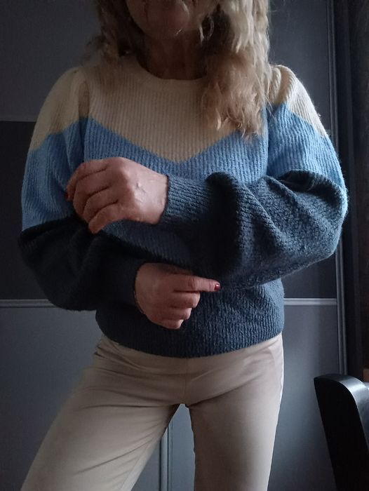 Cieplutki sweterek rozm M