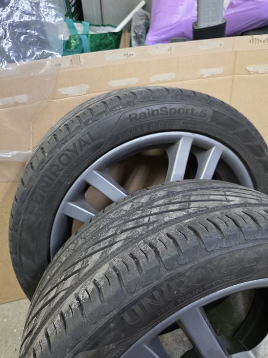 Pneus 225/45/17 Uniroyal