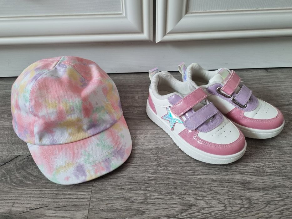 Кросівки на дівчинку 25 розмір 2.5-3 роки. Устілка 16см.