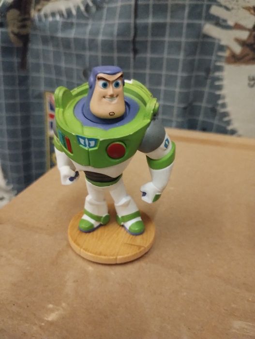 Figurki:  Buzz Astral "Toy Story", Aida, Sunny "Jim Jam"