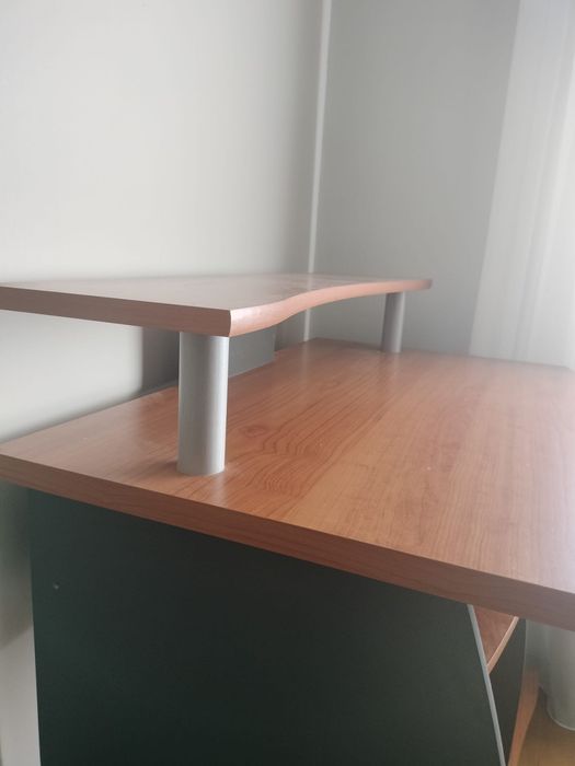Secretária de escritório para computador