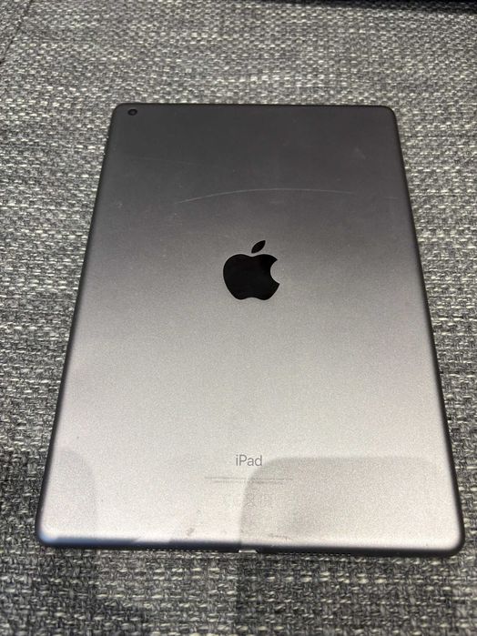 Продам iPad (7th Generation) 128 GB з Magic Keyboard