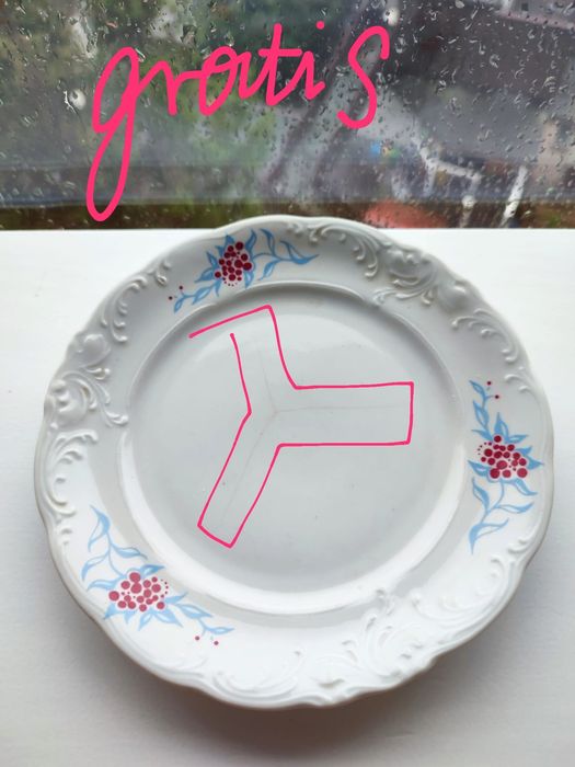 Talerze śniadaniowe Wałbrzych PRL 17,5cm 2sztuki trzecia gratis