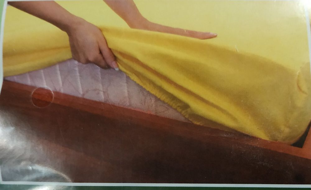 Простынь на резинке.