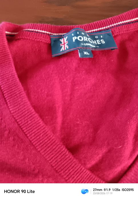 Pullover num vermelho discreto