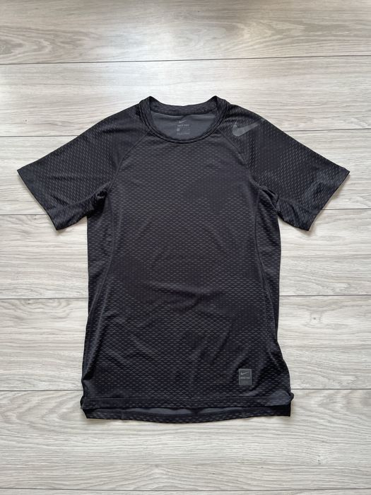 Футболка Nike pro спортивна