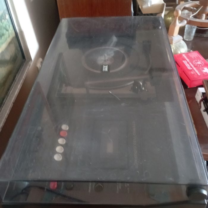 Gramofon z magnetofonem itt