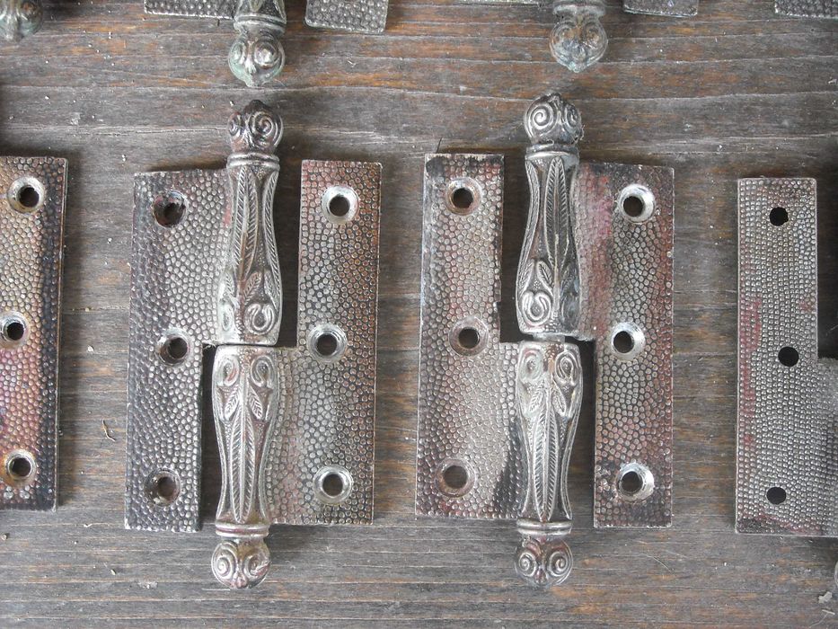 Dobradiças ferragens antigas trabalhadas para portas / janelas / etc