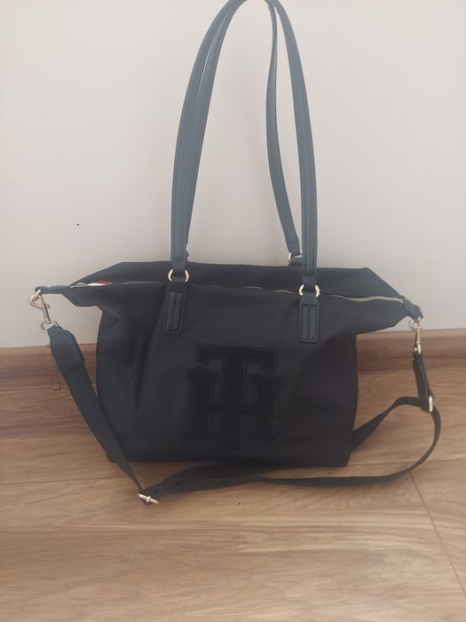 Torebka tommy hilfiger czarna Duża plus pasek złote okucia oryginalna