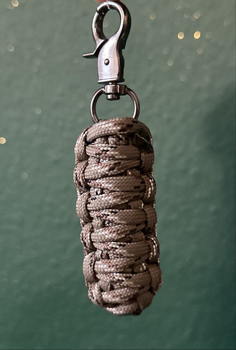 Brelok paracord ręcznie robiony – do kluczy, plecaka, prezent