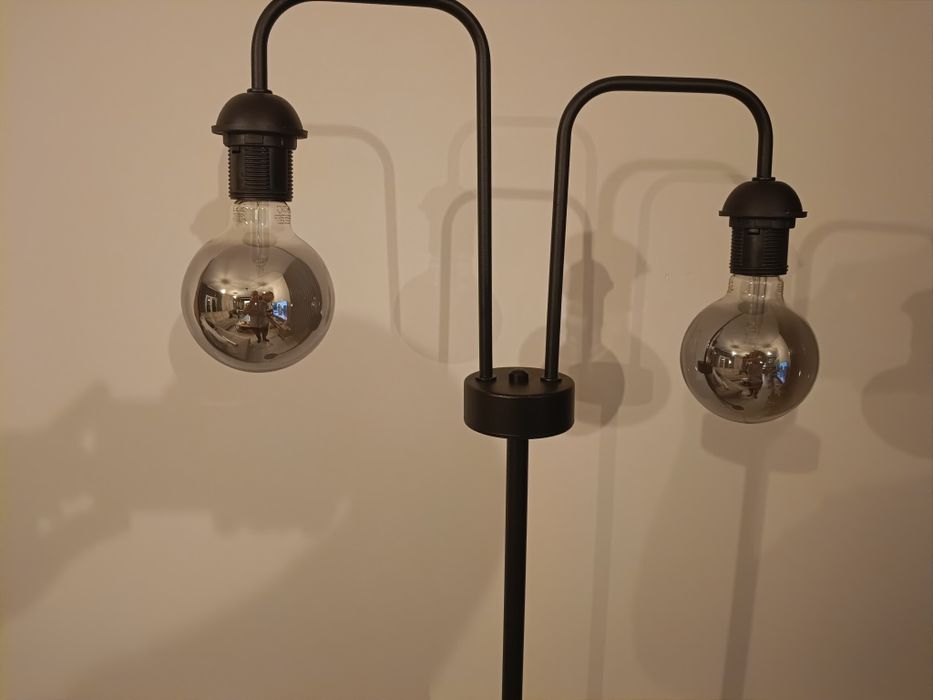 Lampa stojąca czarna Loft