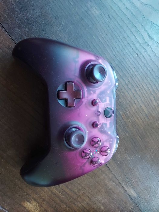 Selling Xbox controller and original Xbox headset with microphone64739004782721124