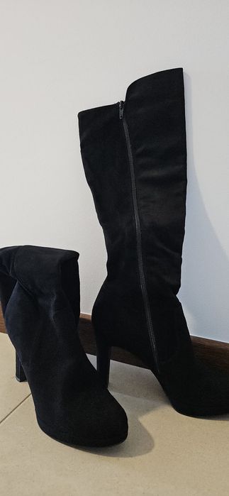 2 botas uma de 39 a outra 38