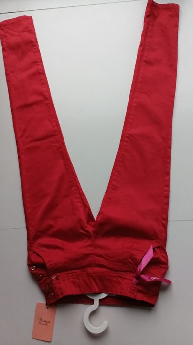 Piękne czerwone spodnie