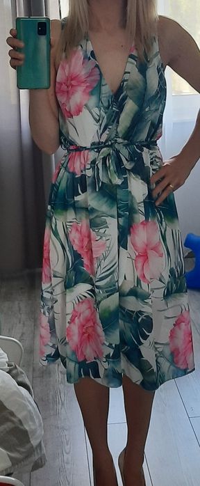 Sukienka w kwiaty