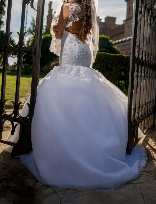 Продам весільну сукню