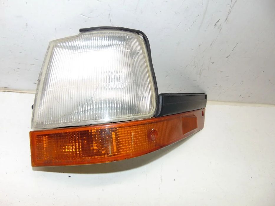 Toyota Carina piscas frente