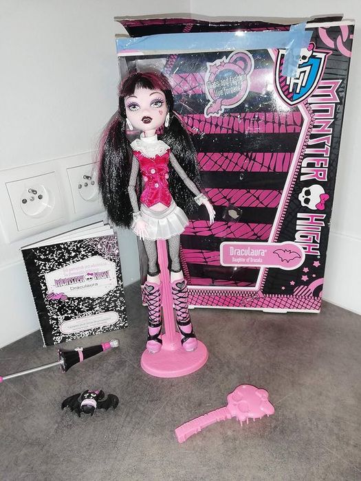 Monster high дракулаура читайте опис