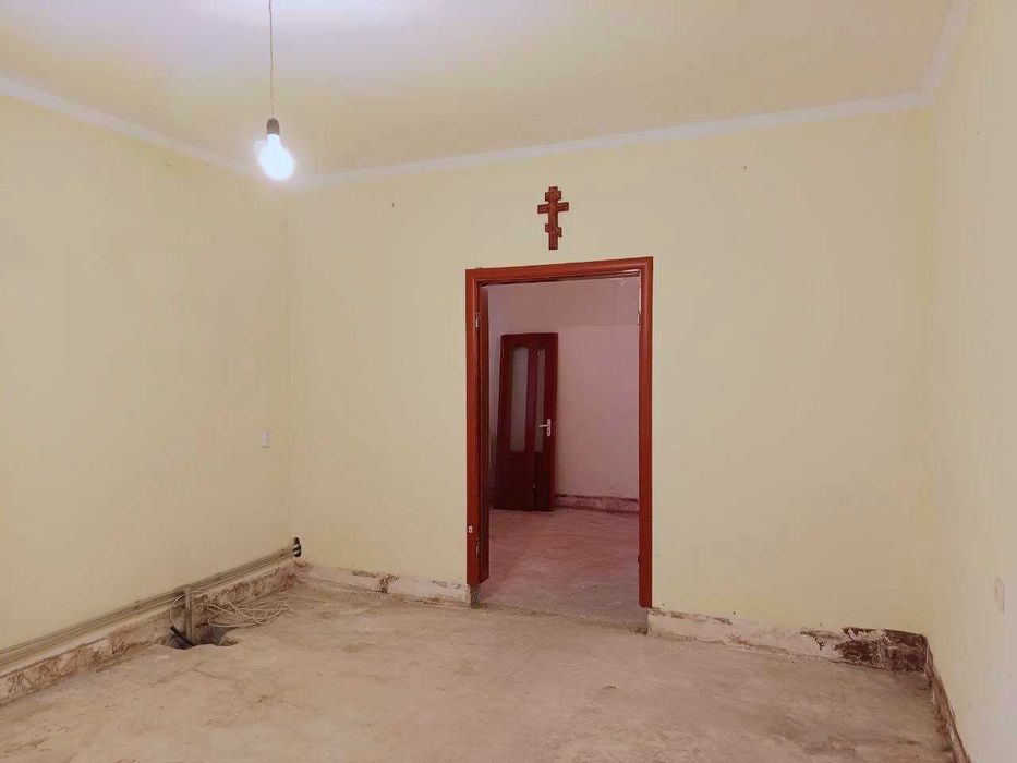 Просторий сучасний будинок з ремонтом, є-відновлення, постанова