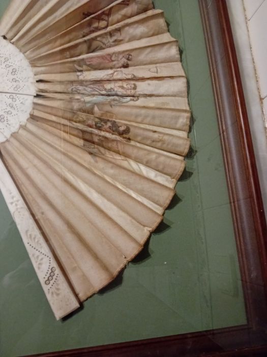 Leque Antigo Emoldurado em Quadro