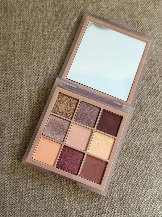 Raz użyta Huda Beauty Haze Obsessions Sand jak nowa paleta cieni eyeshadow