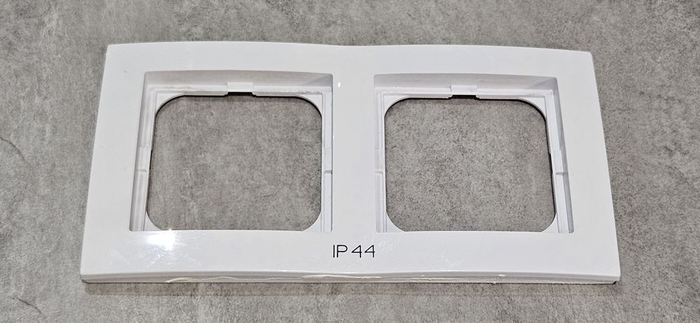 Ospel As ramka podwójna z oznaczeniem IP44 biała, DOSTĘPNE 2 egz.