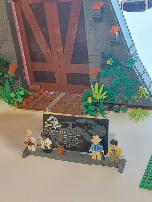 Lego zestaw 75936 Park Jurajski Atak Tyranozaura