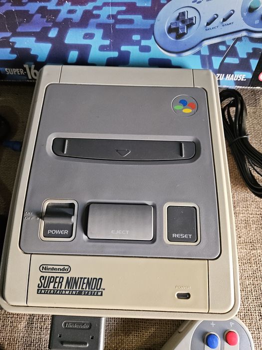 Super Nintendo com caixa