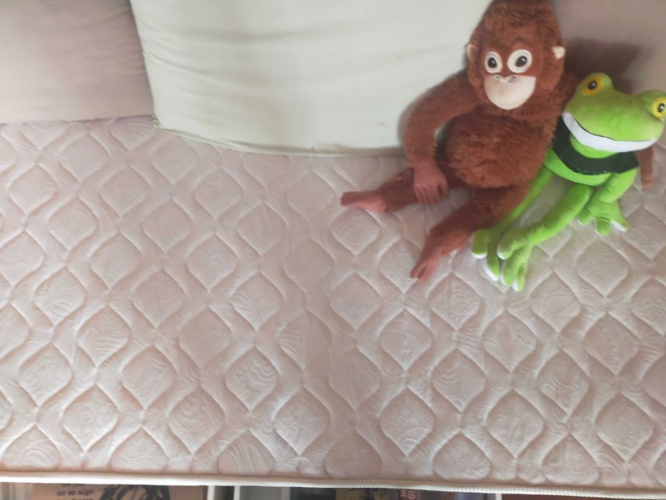 cama solteiro , somier  com gavetas ,e colchao semi novo.   6 meses de uso.