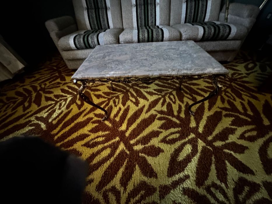 Móvel de centro sala com tampo em pedra