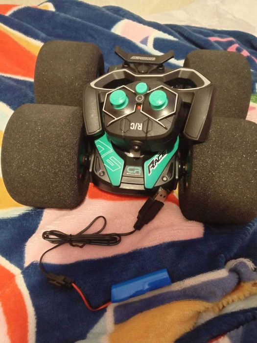 Машинка перевёртыш на пульте управления