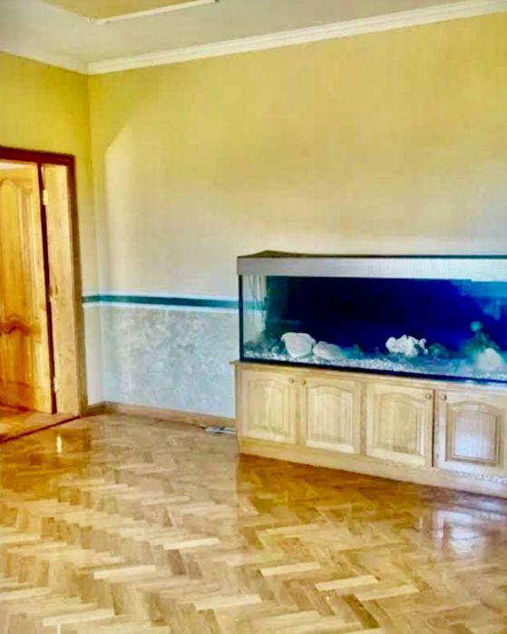 Продаж будинку 650 кв.м. Стоянка, 6 км. від Києва.