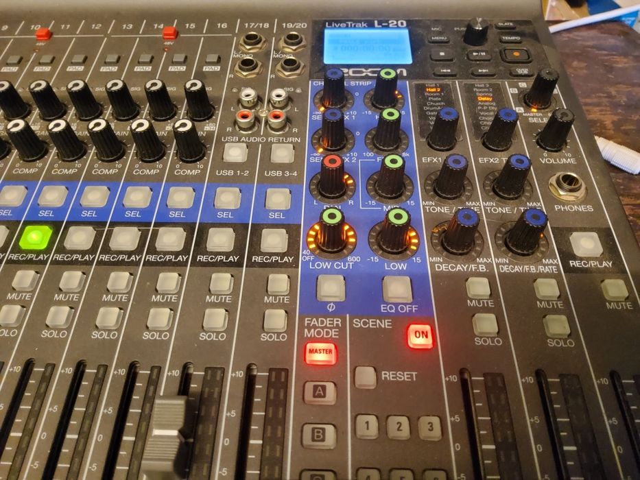 Zoom LiveTrak L-20