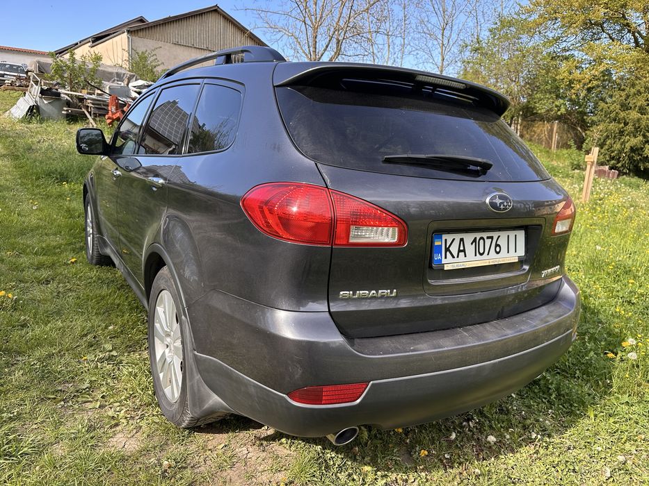 Легковий автомобіль Subaru  Tribeka